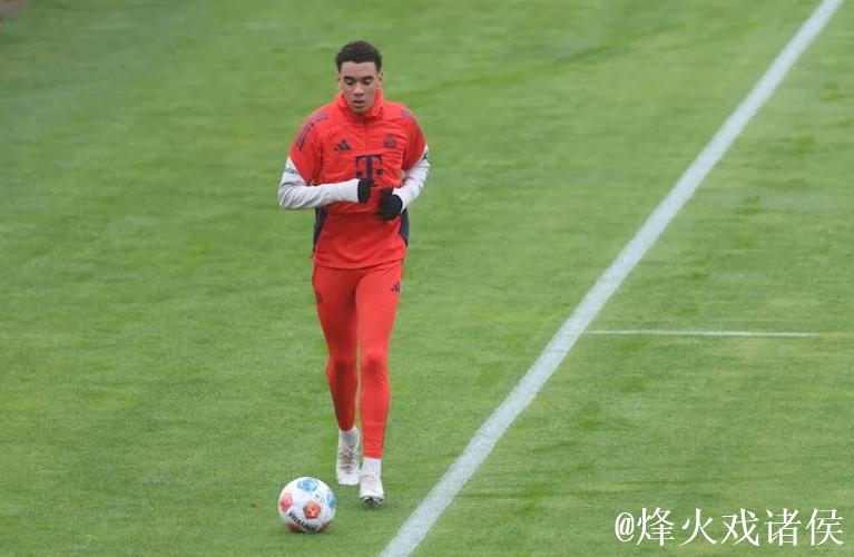 图片报：穆西亚拉今日独自训练，下周复出或有可能