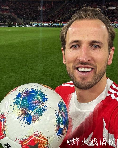 凯恩德甲第10次戴帽,赛后珍藏比赛用球 凯恩德甲第10次戴帽,赛后珍藏比赛用球